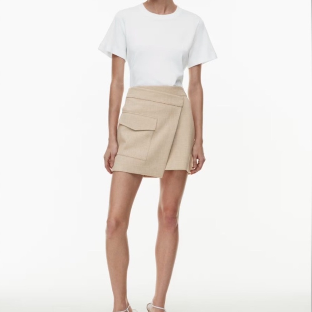 BNWT Aritzia Babaton Happy Hour Wrap Cargo skirt